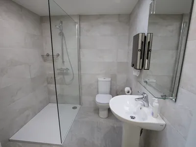 Bathroom en suite bedroom | Retreat venue