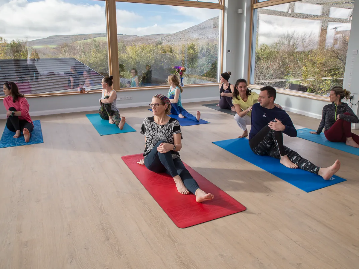 Sivananda sitting twist 1 | Astrid Sasse