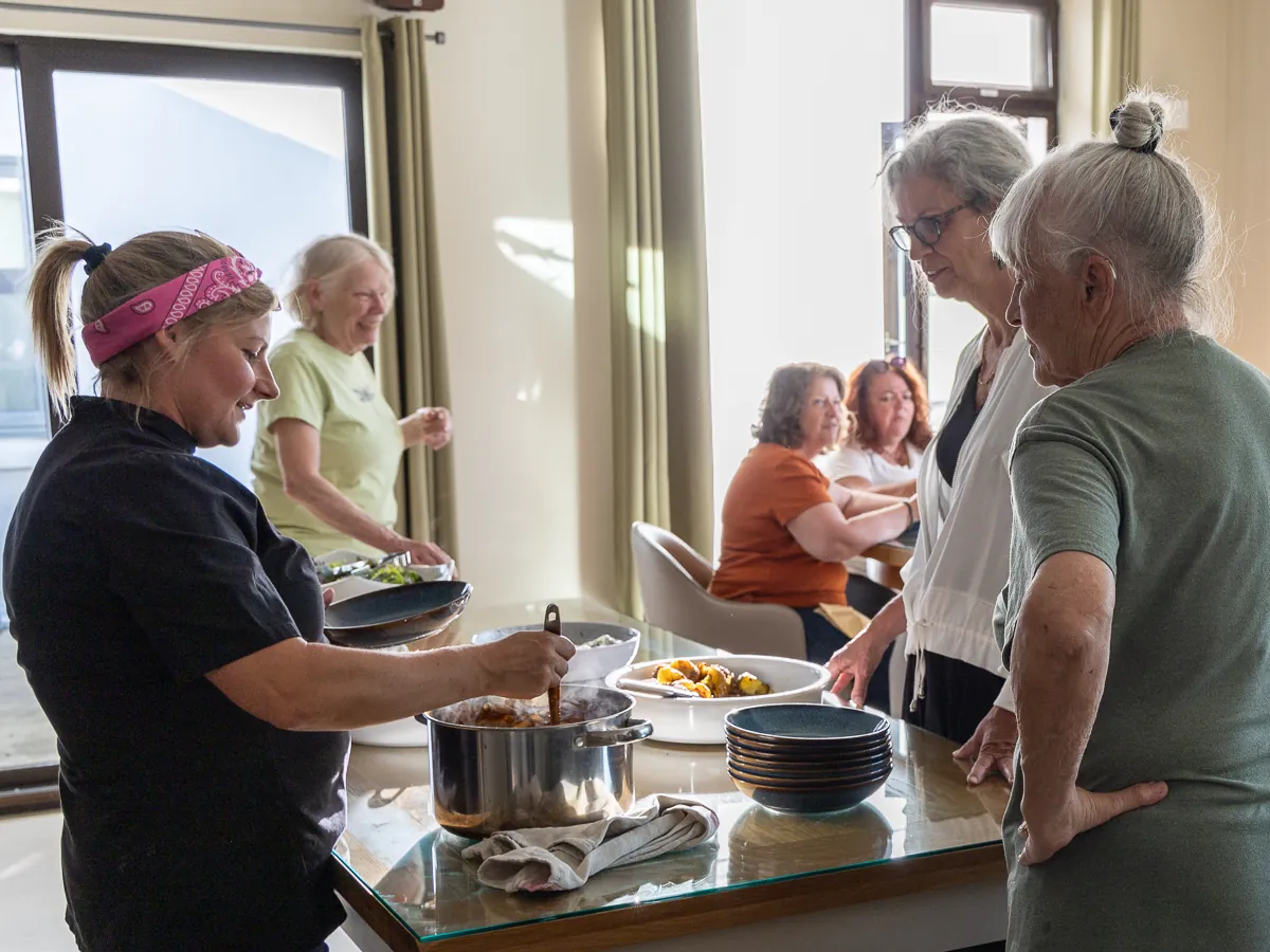 Claire smiling serving Suzanne 1 other 1 | the best vegetarian food