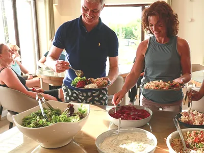 Dining Niamh Jonathan serving themselves 1 | yoga teachers retreat